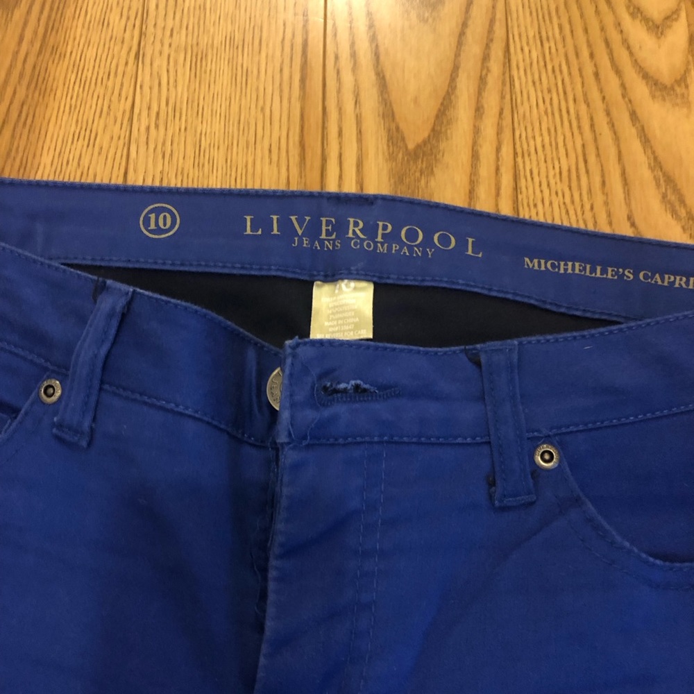 Liverpool jeans company capris- bright navy blue.